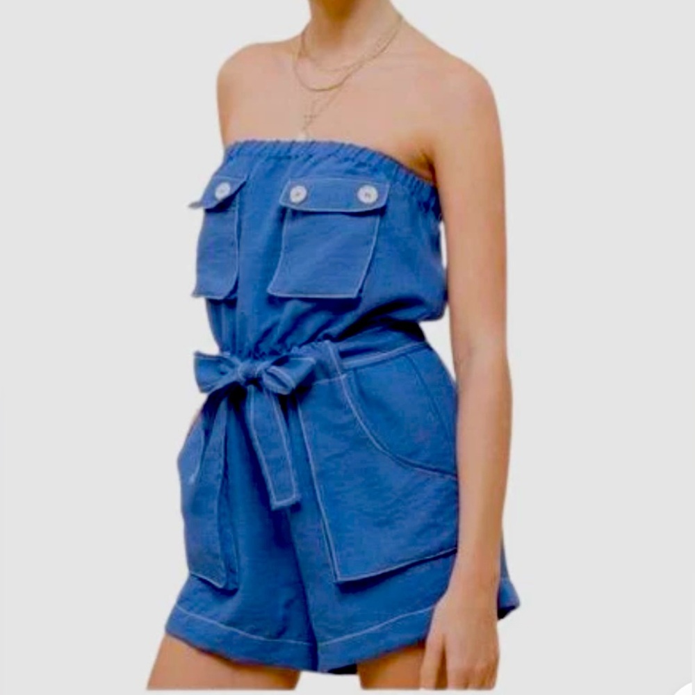 Adorable Moon River Blue with White Stitching Sleeveless Romper Size Large